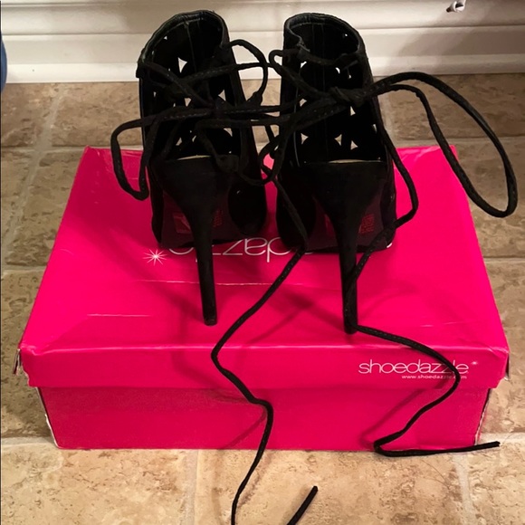 Shoedazzle Black high healed bootie with wrap around at ankle - Picture 4 of 8